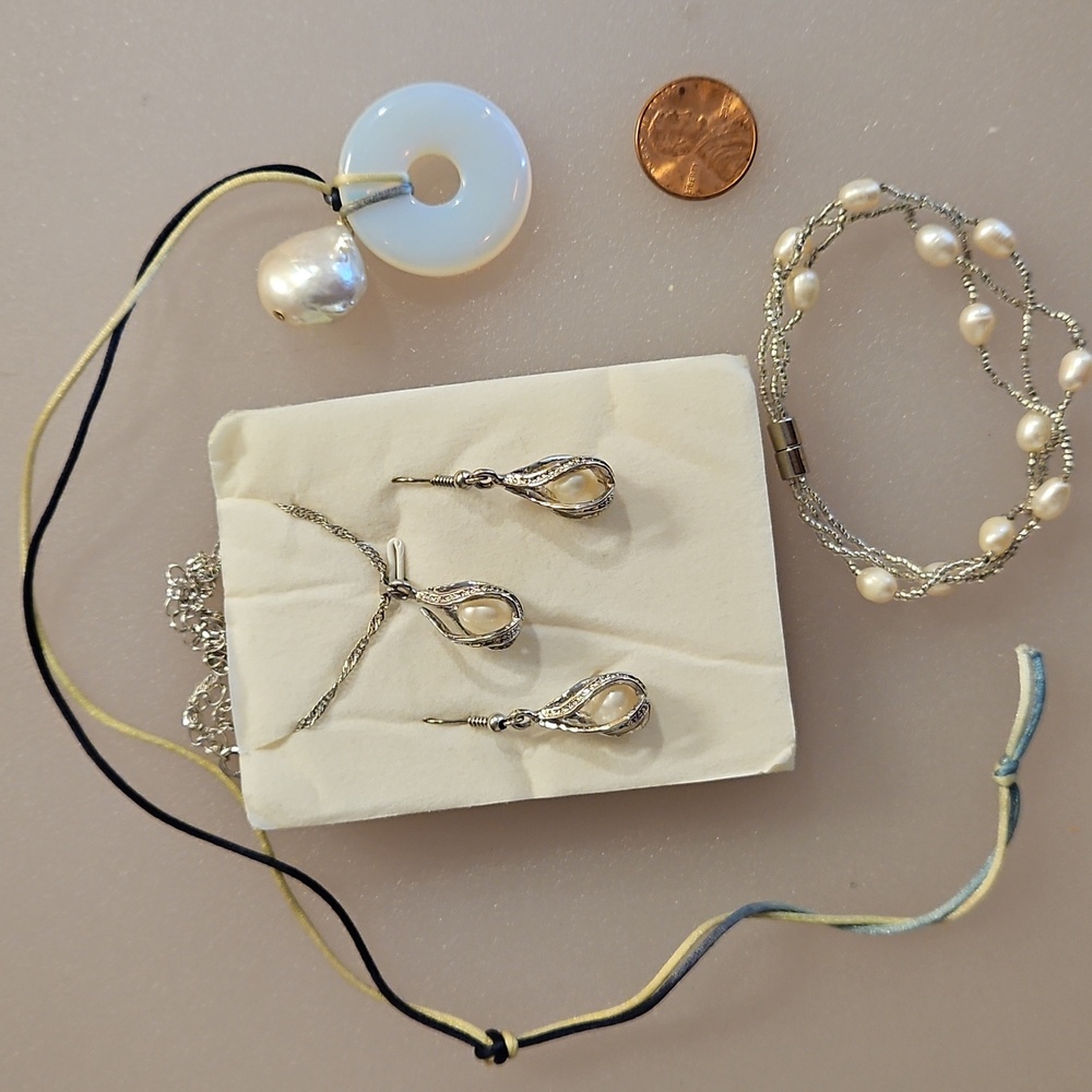 6 Piece Jewelry Lot Necklace earring set bracelet Pearls Vintage And Newer - Picture 2 of 12